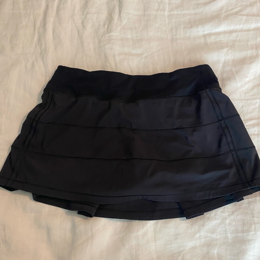Black Lululemon tennis skirt.